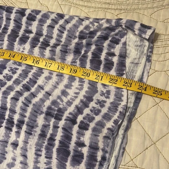 VINCE CAMUTO Top. Size Large - Picture 10 of 11